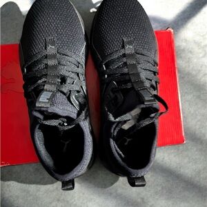 New Women’s Black pumas